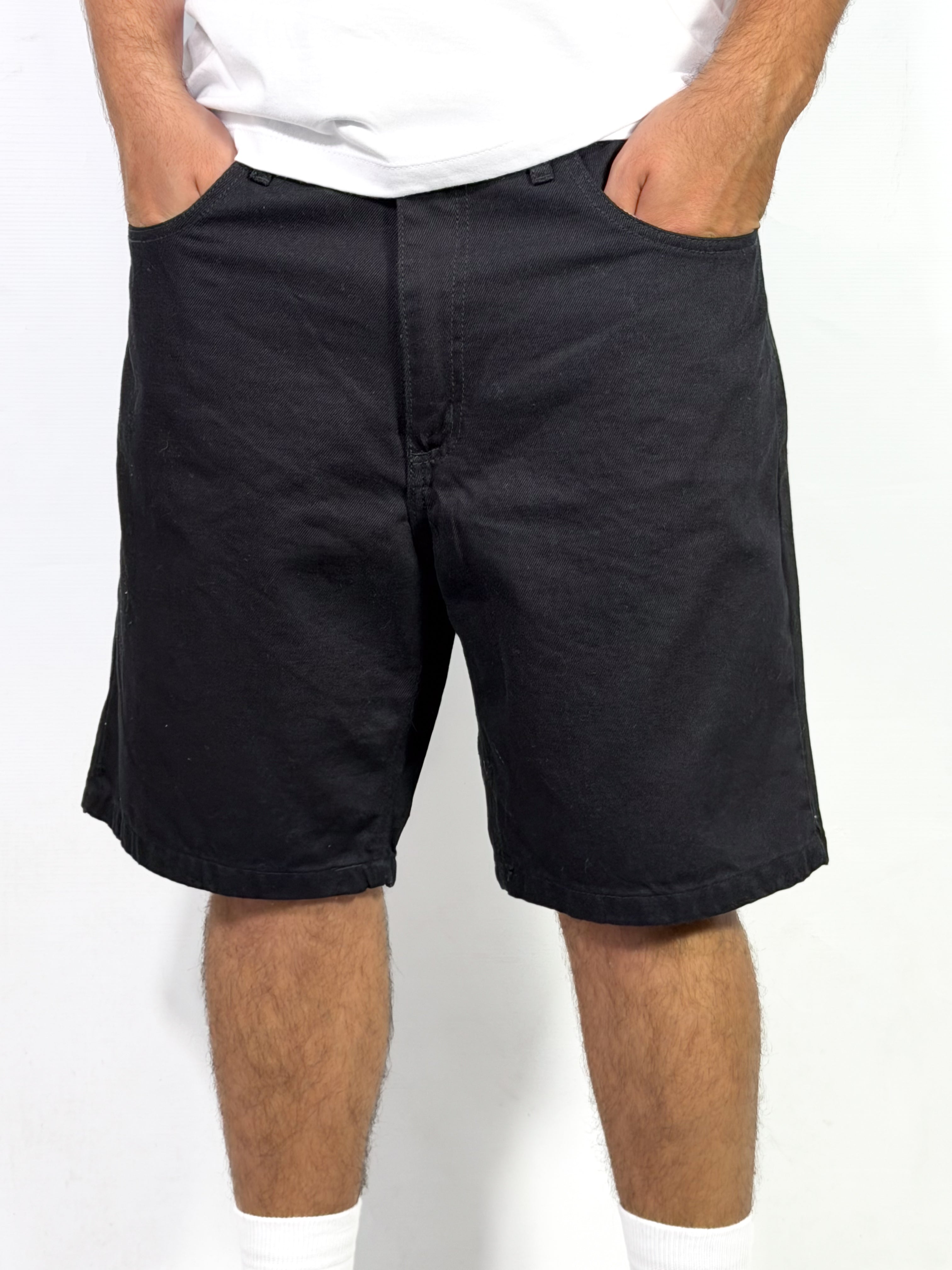 Bermuda Black Essential
