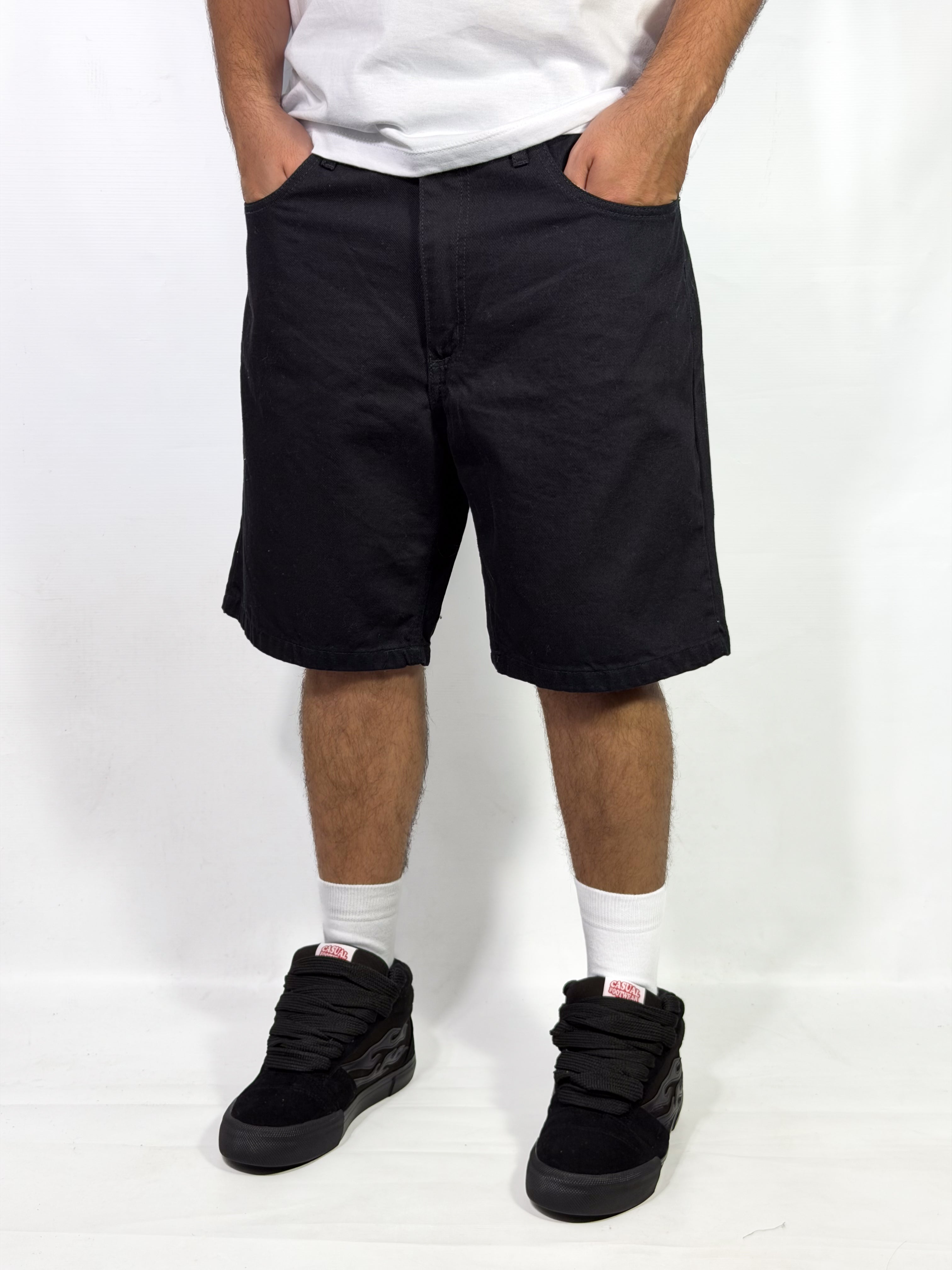 Bermuda Black Essential