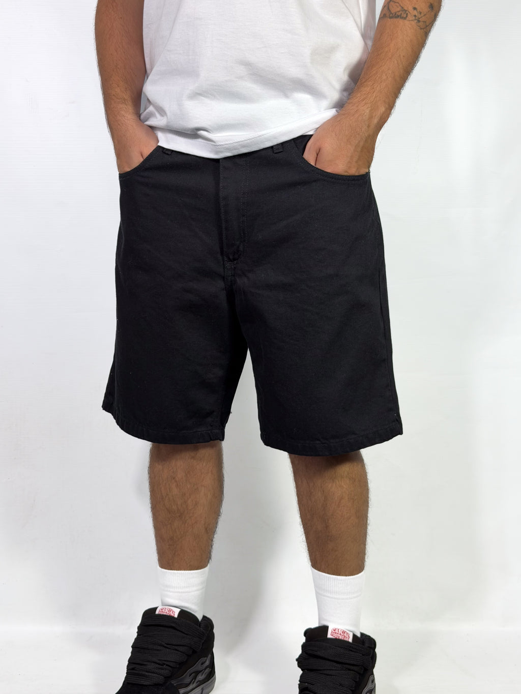 Bermuda Black Essential