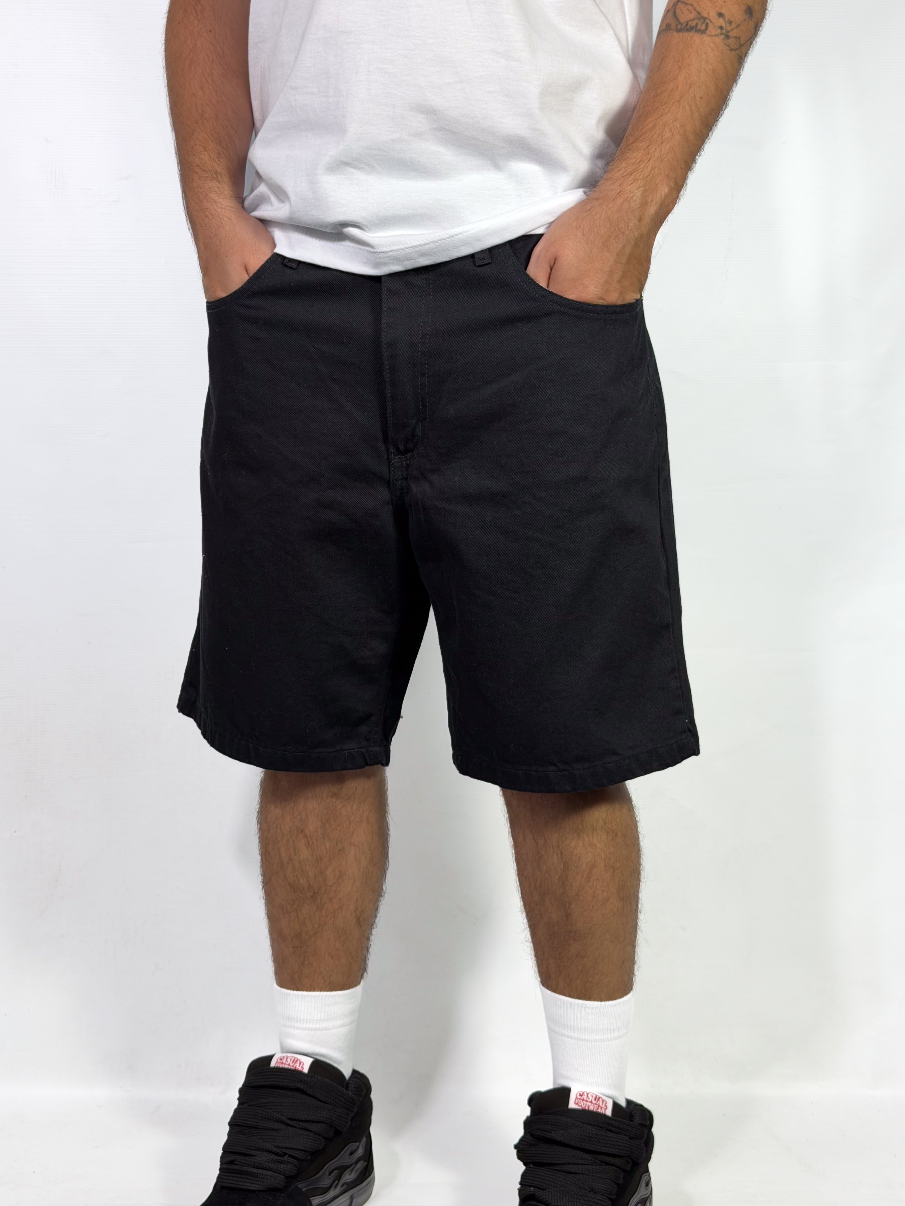 Bermuda Black Essential